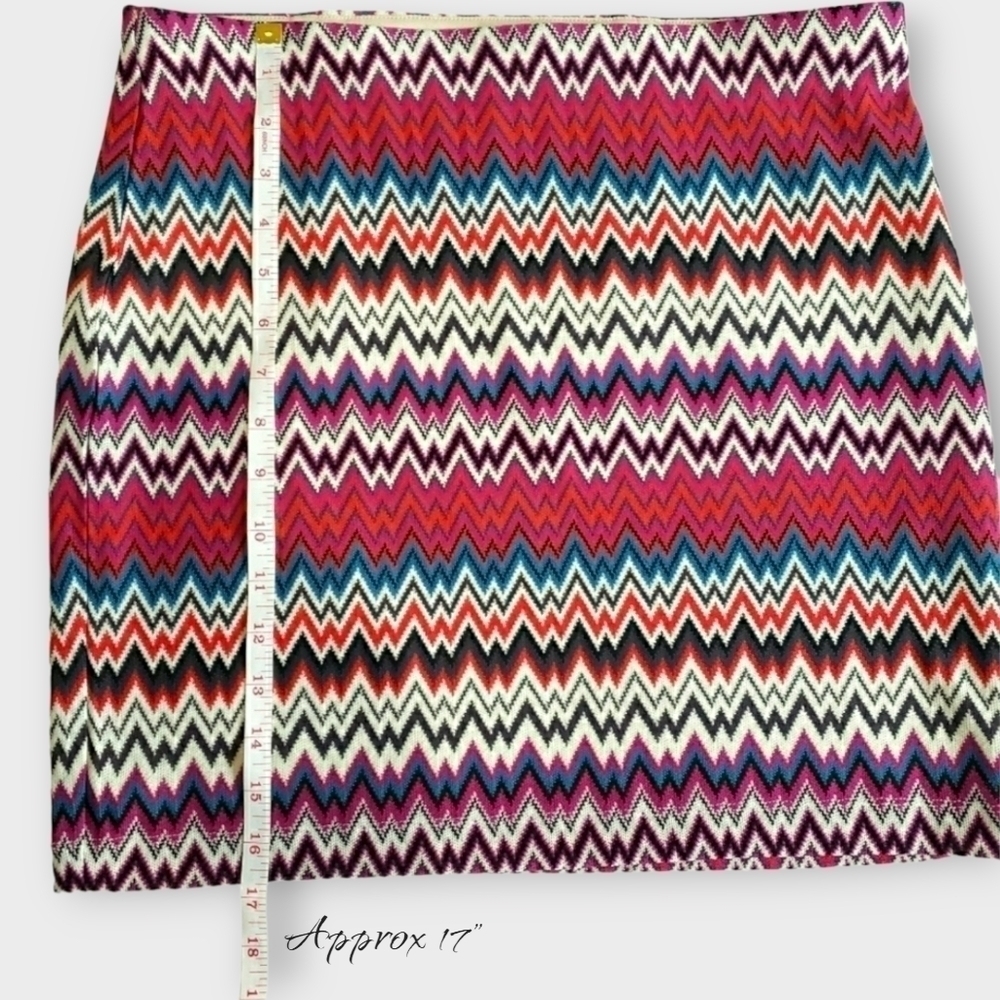 EXPRESS Mini Skirt Zigzag Print NWT - Picture 4 of 6